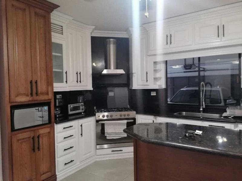 Cocina de lujo de Campanario Residencial, casa en cerrada en Hermosillo